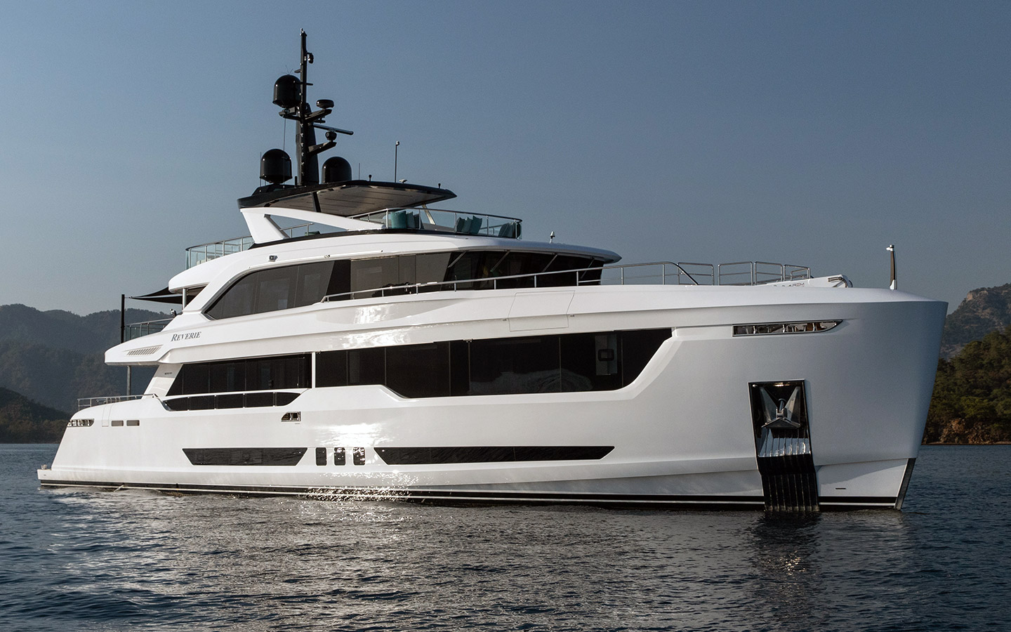 M/Y REVERIE