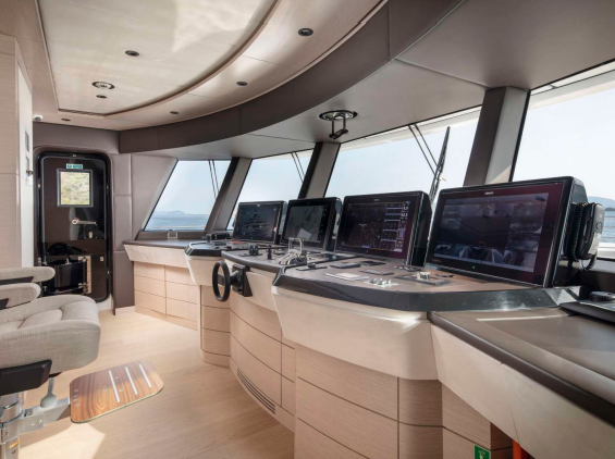 M/Y REVERIE 9