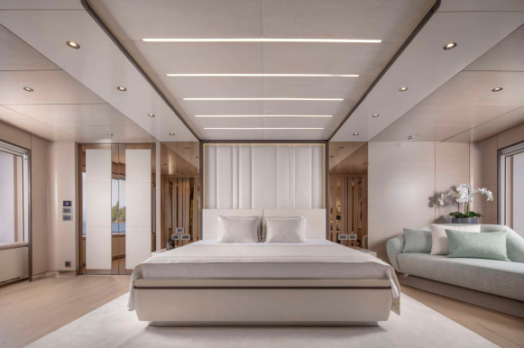 M/Y REVERIE 11