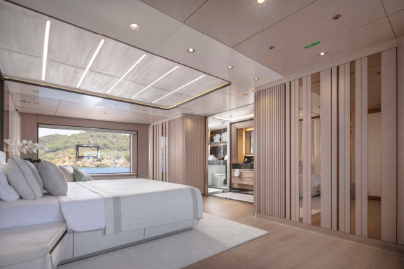 M/Y REVERIE 12