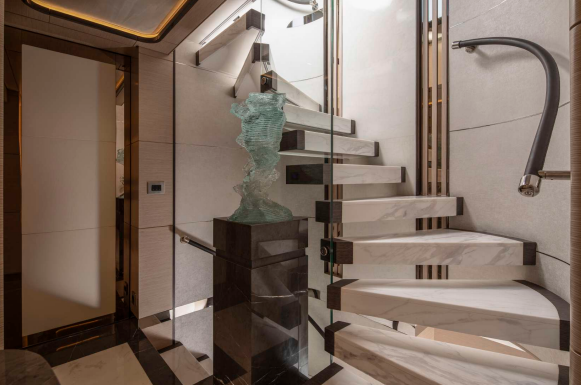 M/Y REVERIE 15
