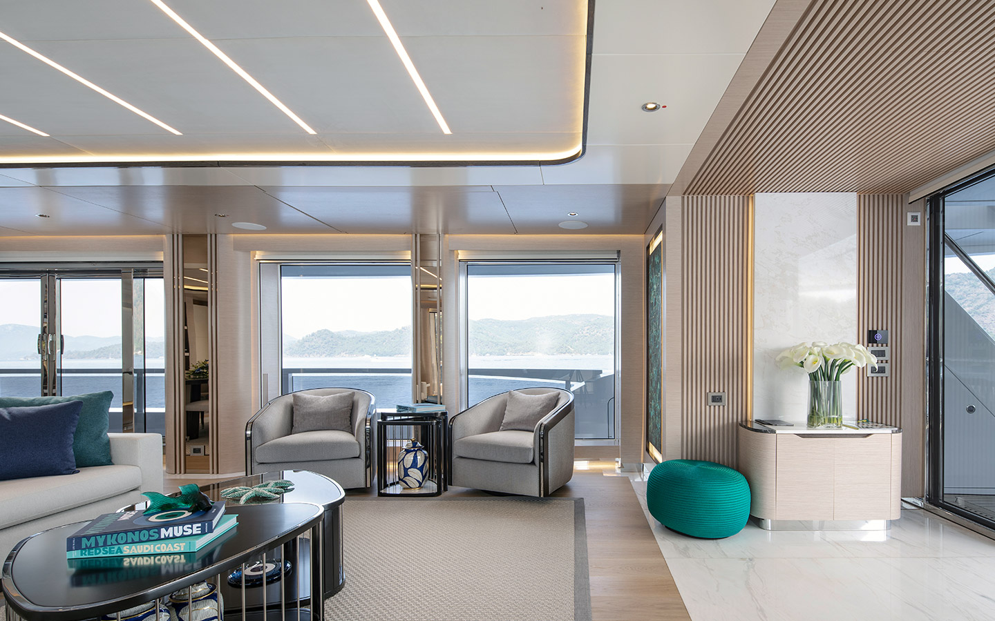 M/Y REVERIE 21
