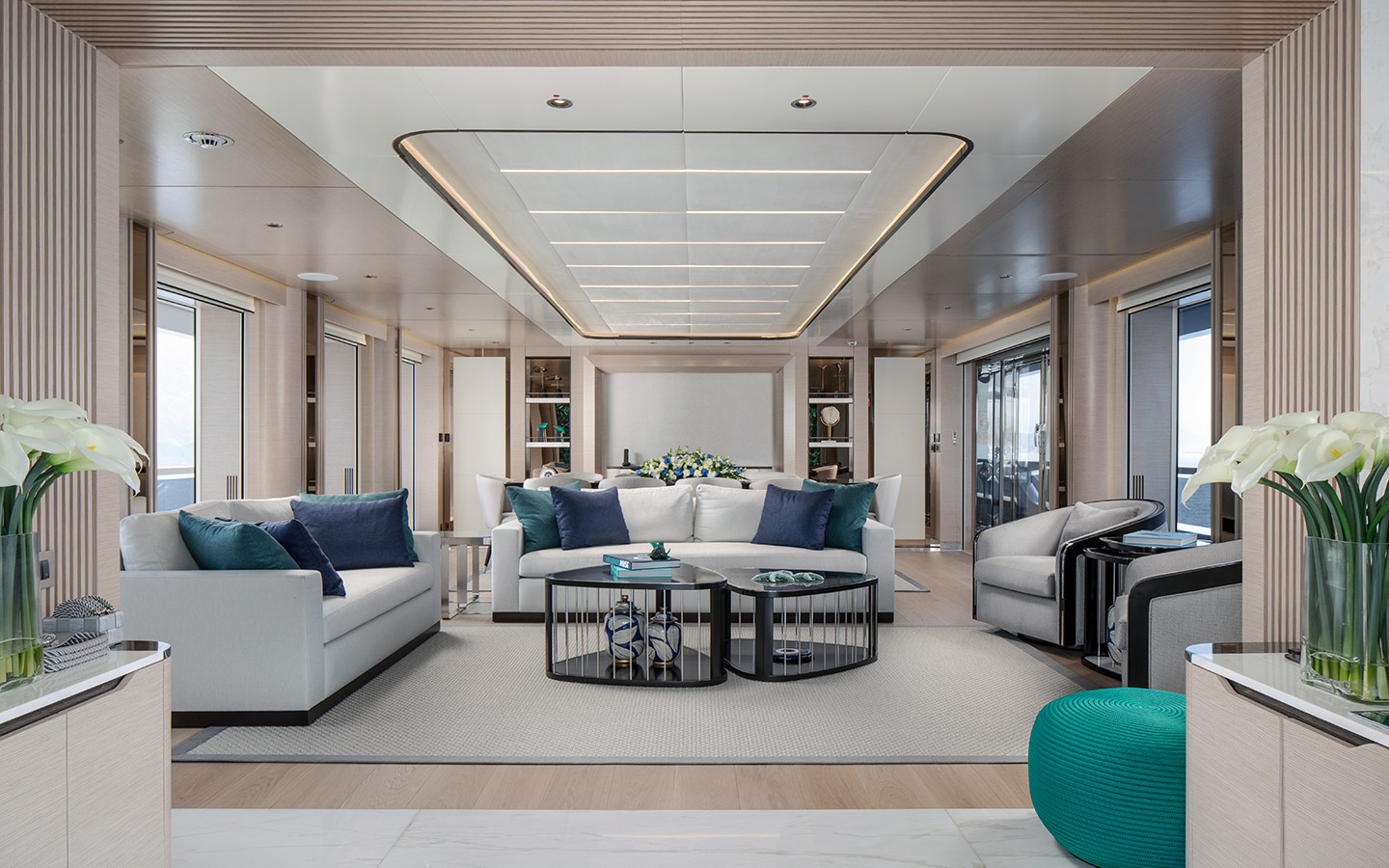 M/Y REVERIE 22