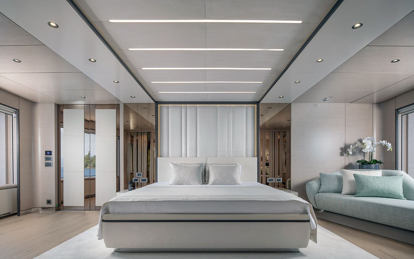 M/Y REVERIE 23